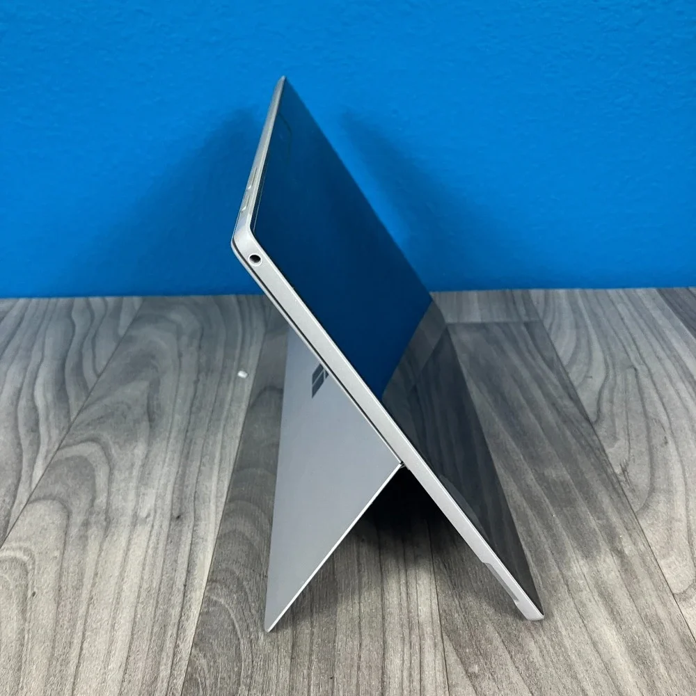 Microsoft Surface Pro 5 (Model 1796) – Intel‎ Core m3, 4GB RAM, 128GB SSD, 12.3